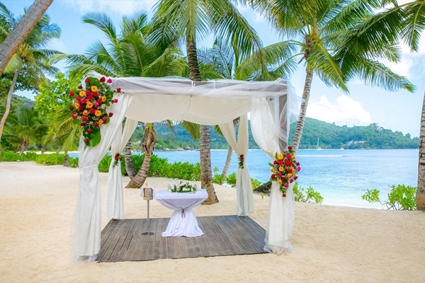 Свадебная церемония в Kempinski Seychelles Resort