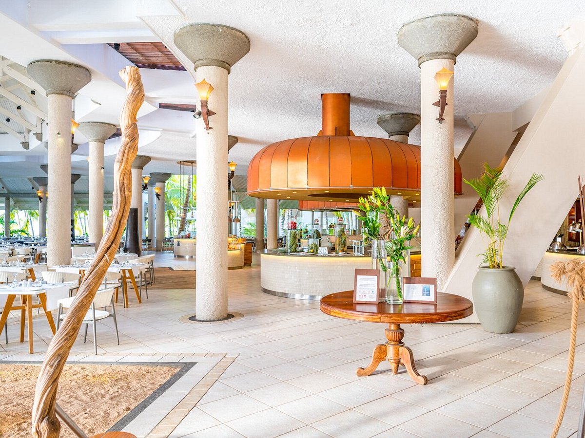 Victoria Beachcomber Resort & Spa