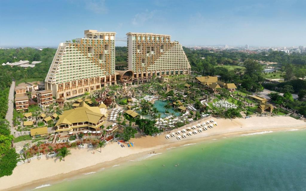 Centara Grand Mirage Beach  Centara Grand Mirage Beach