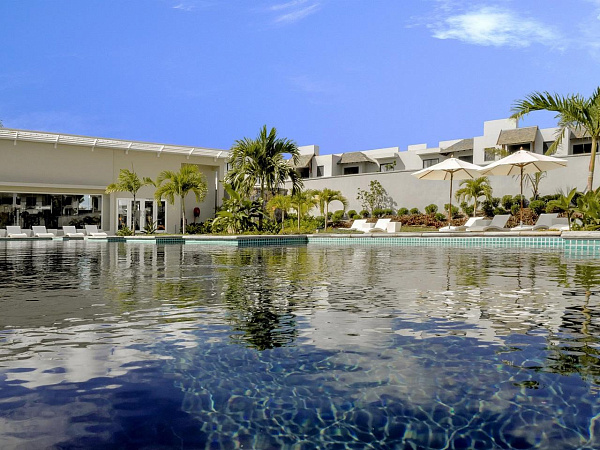 Radisson Blu Azuri Resort & Spa (ex. Centara Grand Azuri)