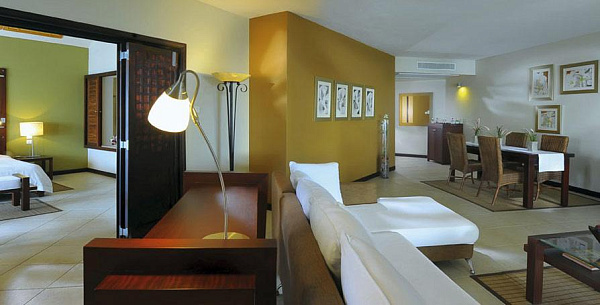 Victoria Beachcomber Resort & Spa