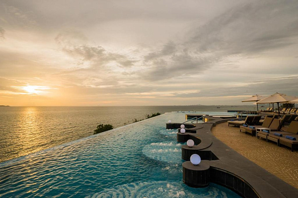 Royal Cliff Beach Terrace