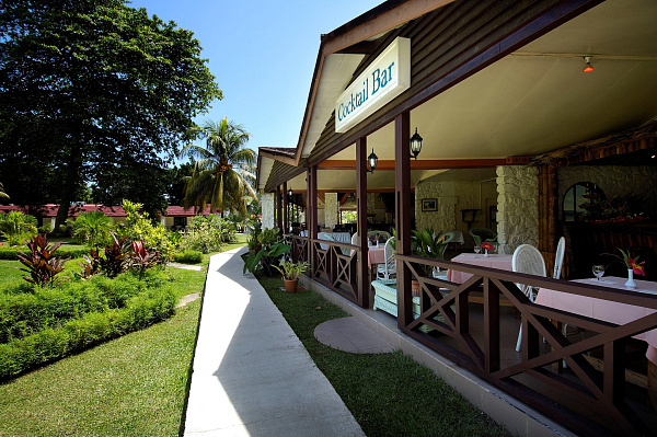 Berjaya Praslin Beach Hotel (Praslin) Berjaya Praslin Beach Hotel (Praslin)