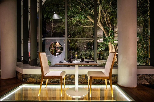 Hennessy Park Hotel
