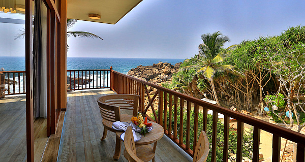 Thaproban Pavilion Waves