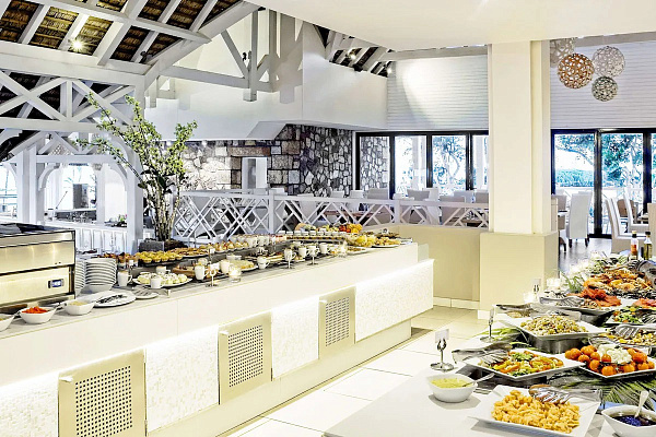 Radisson Blu Azuri Resort & Spa (ex. Centara Grand Azuri)