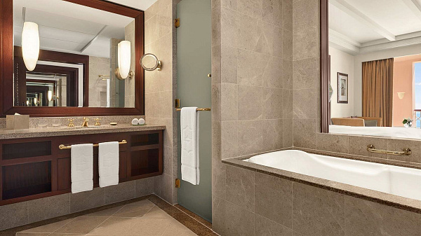 Shangri-La Al Husn Resort And Spa