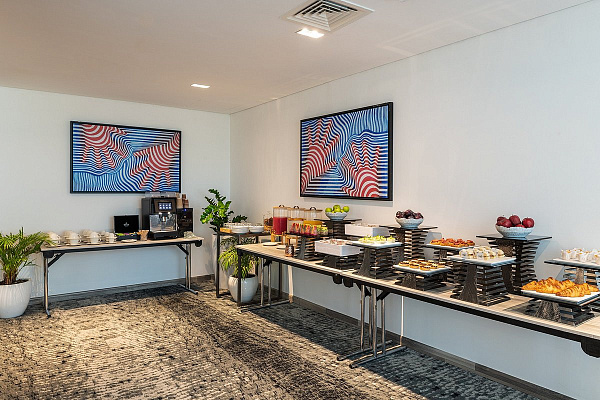 Th8 Palm Dubai Beach Resort, Vignette Collection