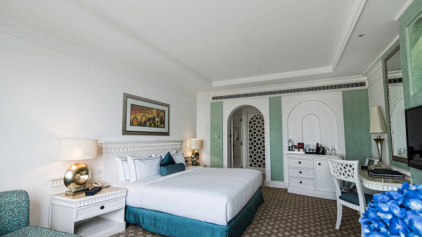 Habtoor Grand Beach Resort & Spa, Autograph Collection