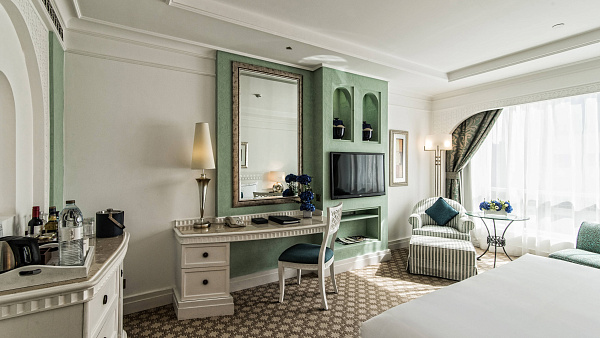 Habtoor Grand Beach Resort & Spa, Autograph Collection