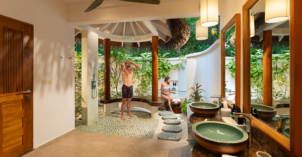 OBLU SELECT at Sangeli