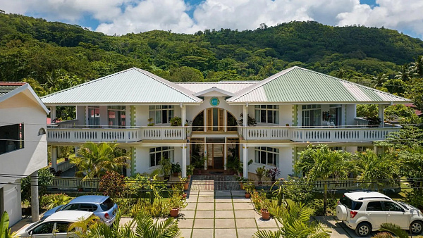 340 Degrees Mountain View Apartments