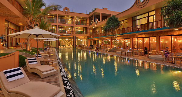 Thaproban Pavilion Waves