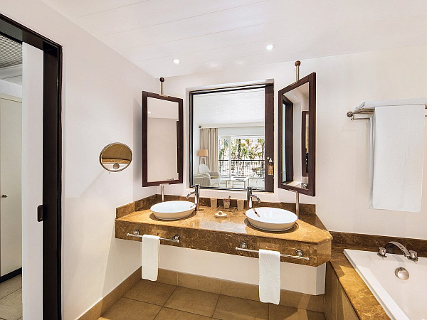 Victoria Beachcomber Resort & Spa