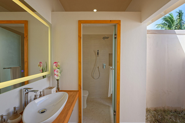 Brennia Kottefaru Maldives 