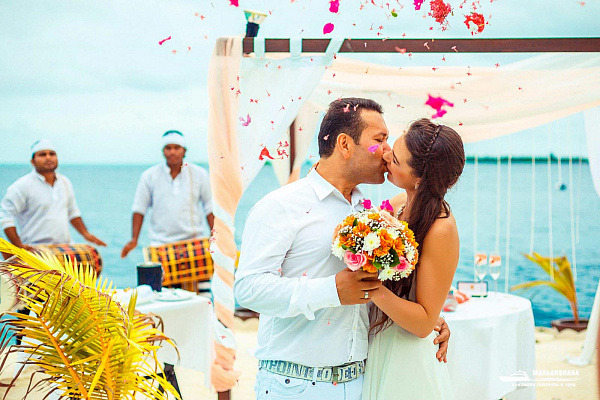 Lily Beach Resort & Spa at Huvahendhoo