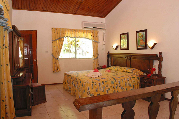 Chalet Cote Mer (Praslin) Chalet Cote Mer (Praslin)