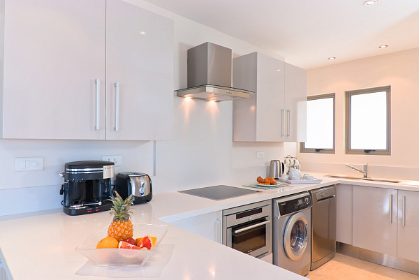 Bon Azur Suites & Penthouses