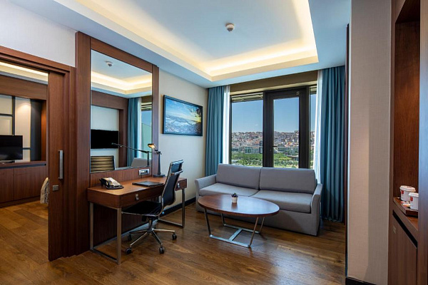 CLARION HOTEL GOLDEN HORN