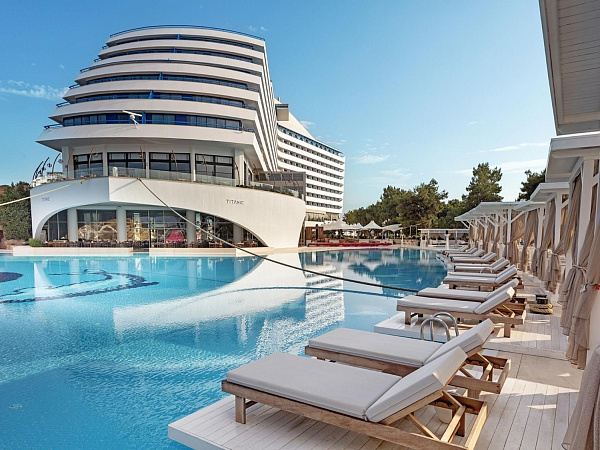 Titanic Deluxe Lara Titanic Deluxe Lara