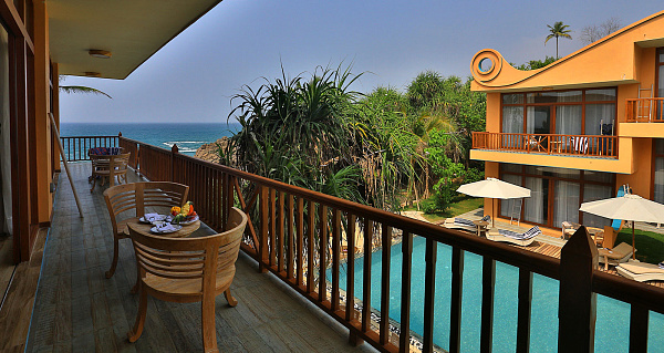 Thaproban Pavilion Waves