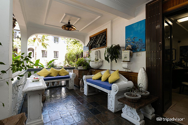 Chateau St Cloud (La Digue)