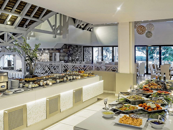 Radisson Blu Azuri Resort & Spa (ex. Centara Grand Azuri)