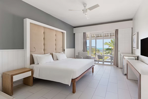 Radisson Blu Azuri Resort & Spa (ex. Centara Grand Azuri)