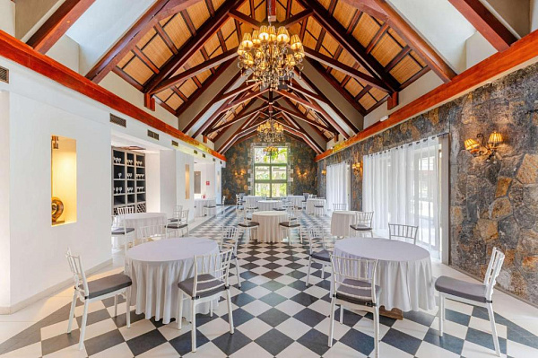 Crystals Beach Resort Belle Mare By Radisson