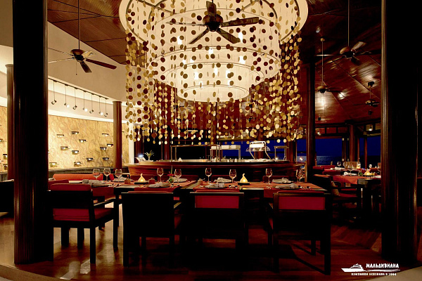 Lily Beach Resort & Spa at Huvahendhoo