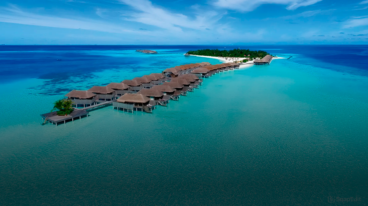 Constance Moofushi Resort