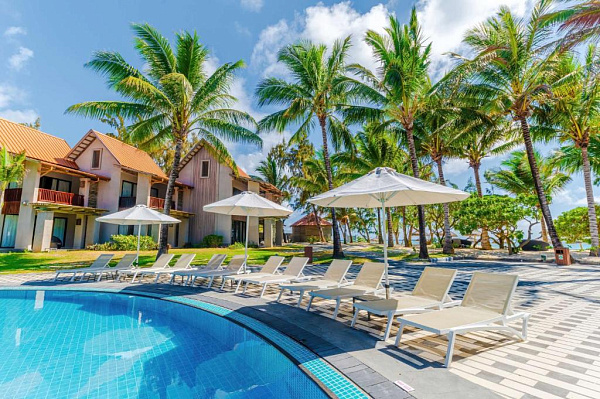 Crystals Beach Resort Belle Mare By Radisson