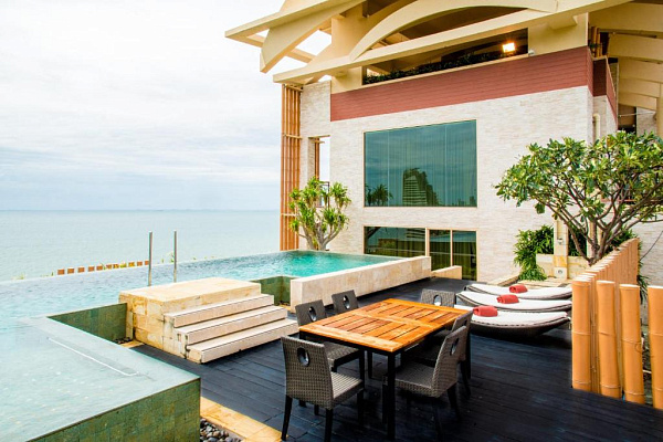 Centara Grand Mirage Beach 