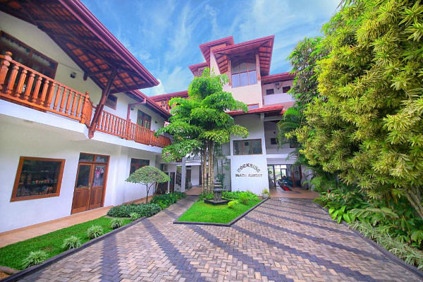 Rockside Beach Resort