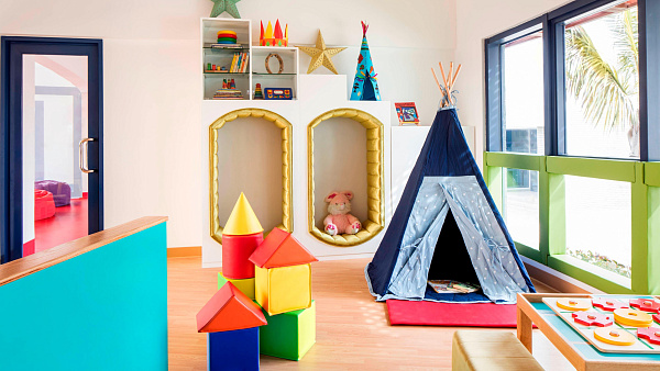 Le Meridien Al Aqah Beach Resort