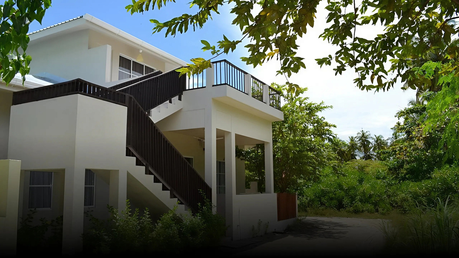 TME Retreats Dhigurah Guest House