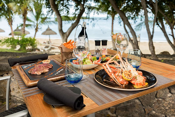 Radisson Blu Azuri Resort & Spa (ex. Centara Grand Azuri)