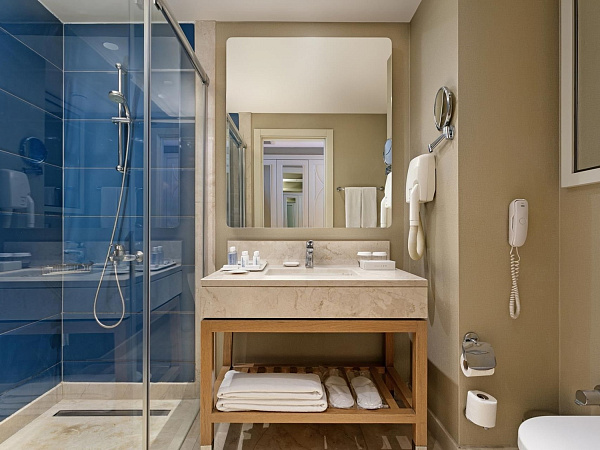 Titanic Deluxe Lara Titanic Deluxe Lara