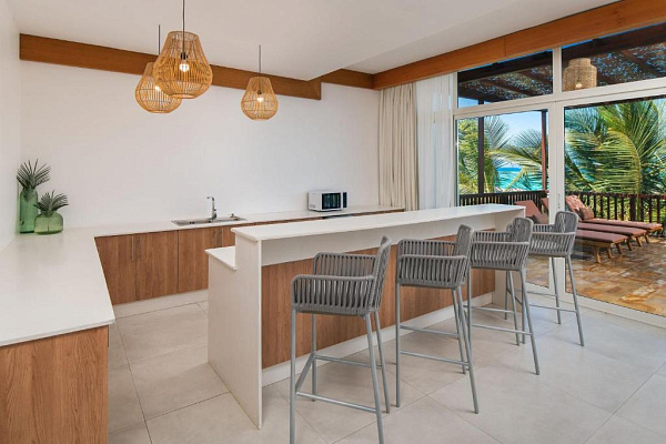 Le Mersenne Zanzibar, Autograph Collection