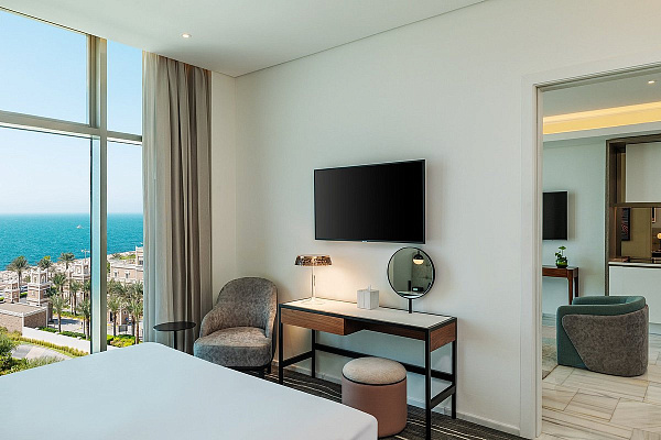 Th8 Palm Dubai Beach Resort, Vignette Collection