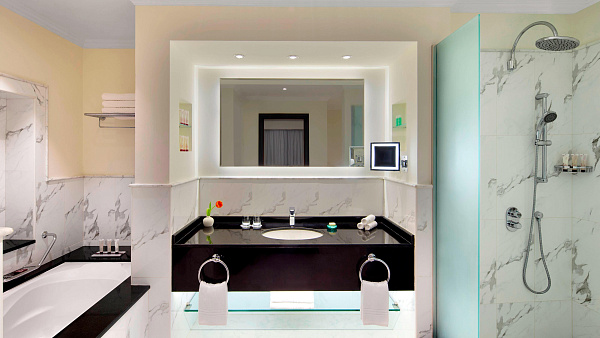 Le Meridien Al Aqah Beach Resort