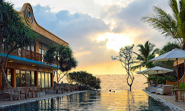 Thaproban Pavilion Waves