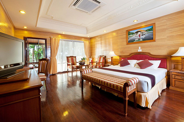 Royal Island Resort & Spa