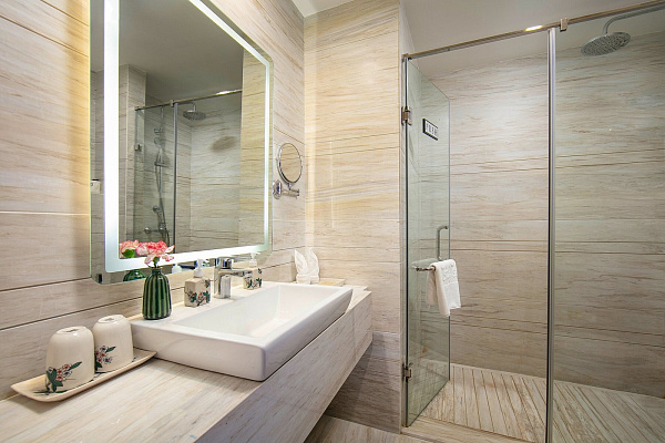 The Oriental Jade Hotel