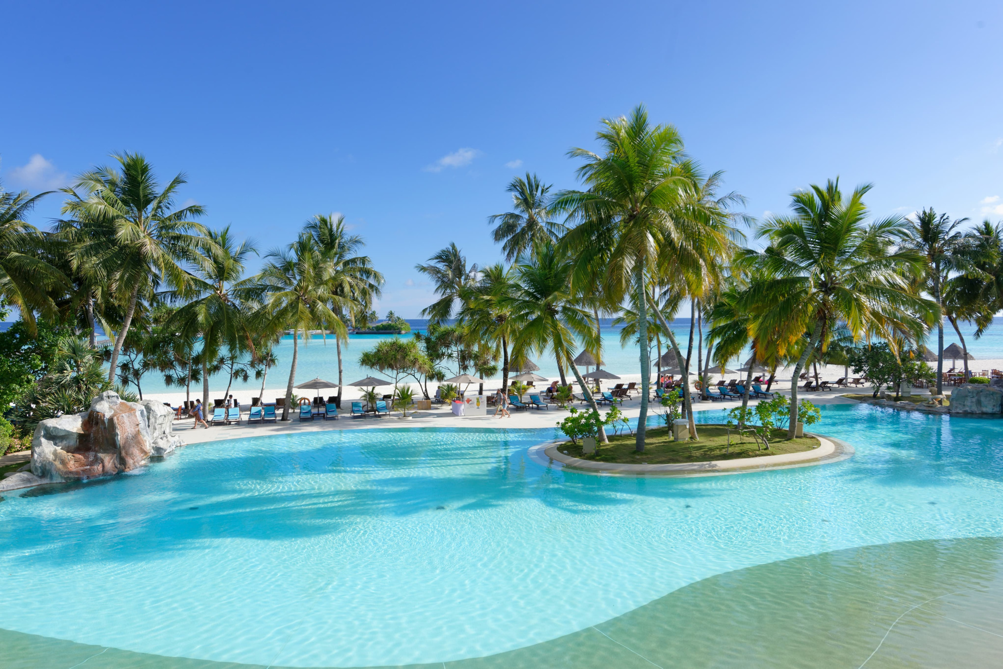 Сейшелы из москвы 2024. Sun Island Resort 5 Мальдивы. Sun Island Resort 5* кокосовая роща. Sun Island Resort & Spa Атолл Алиф-Даал, остров Налагурайду. Villa Park Sun Island 5 Мальдивы.